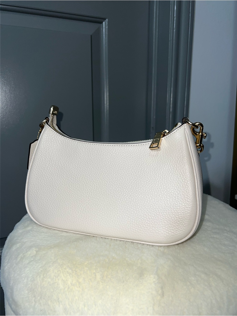 White Coach Teri - Picture 2 of 4
